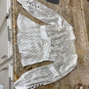 Elegant White Blouse with Patterned Design